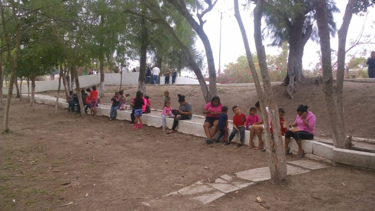 Visita campamento de migrantes personal de la Coordinación Nacional de Protección Civil