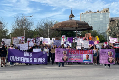 Marchan y protestan mujeres en Reynosa por el 8M
