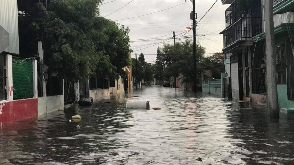 Dejan lluvias calles y avenidas inundadas en Matamoros 