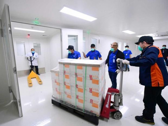 Recibe Indonesia cargamento de vacunas chinas contra el Covid-19