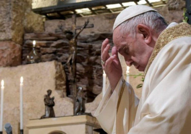 El Papa, convaleciente, renuncia a celebrar una misa  en San Pedro