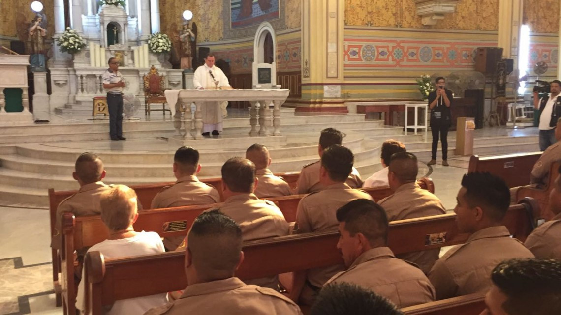 Con Santa misa celebran el día del bombero