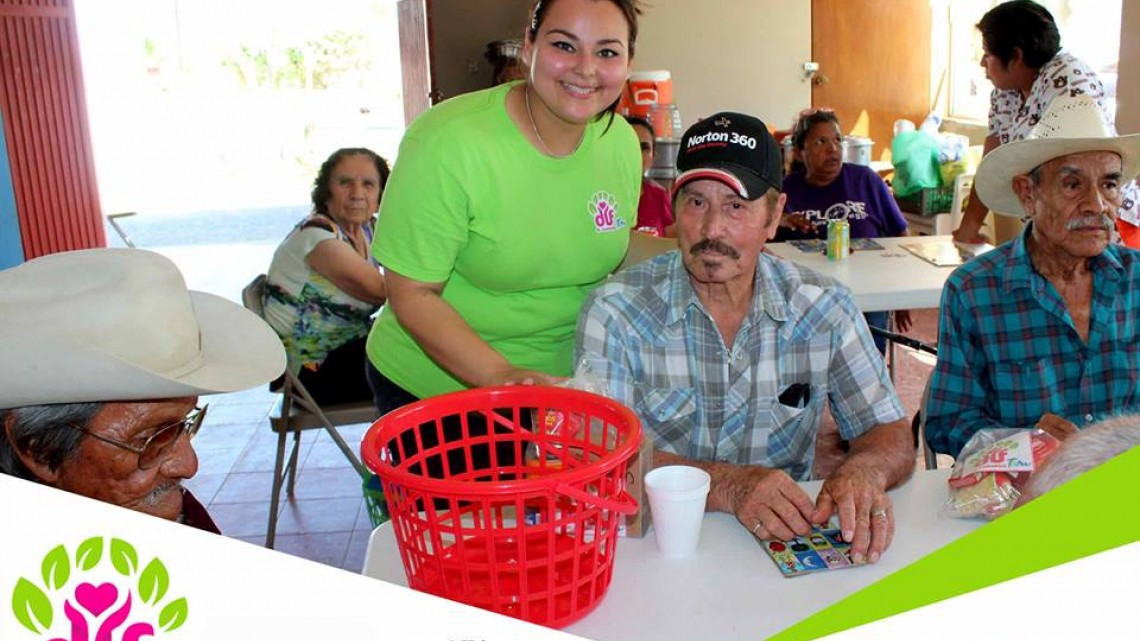 Realizan festejo a abuelitos del mes