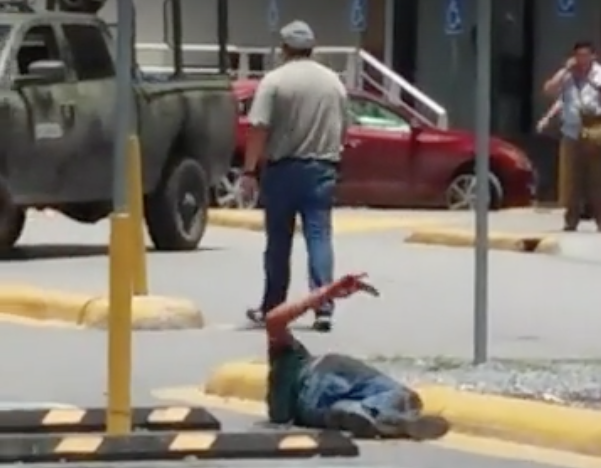 Persona herida al querer asaltar joyería