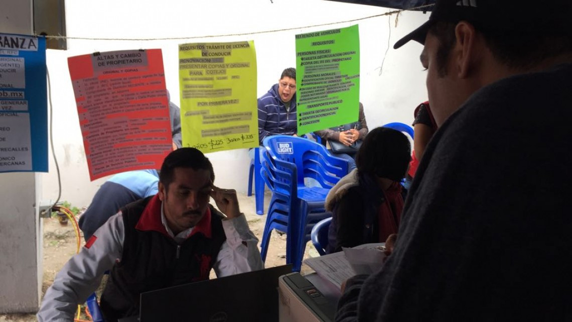 Largas filas en oficina fiscal de contribuyentes