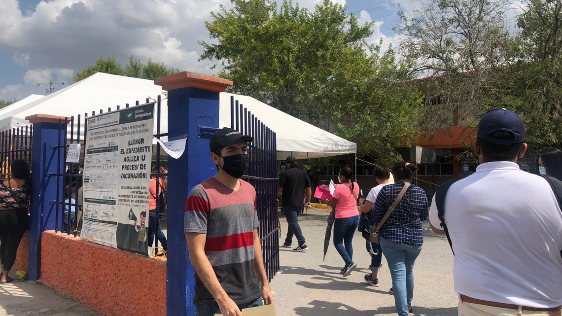Filas rápidas para aplicar segunda dosis a jóvenes reynosenses
