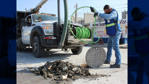 Aplica COMAPA mantenimiento permanente a la red sanitaria 