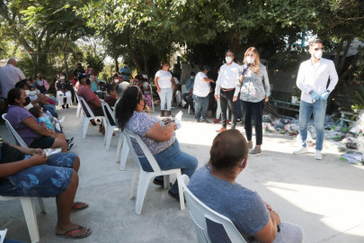 Dan respuesta a vecinos de la colonia 2000