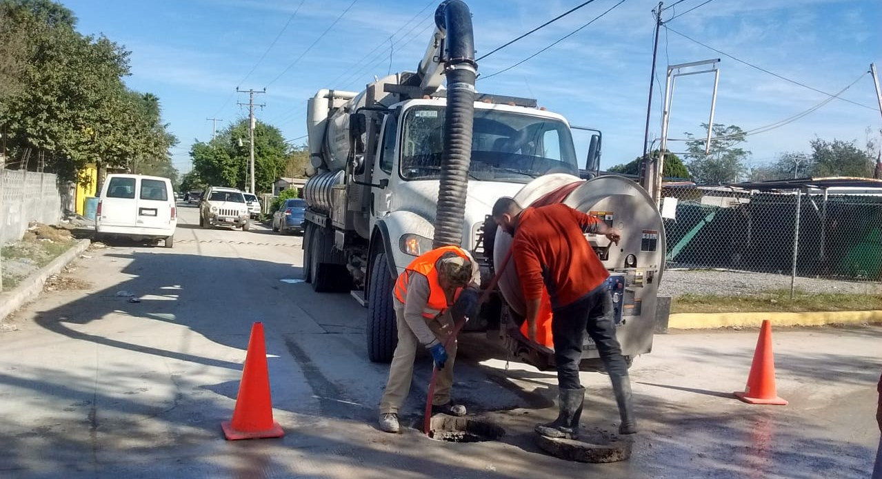 ¡Encuentran más basura y piedras en alcantarillas!