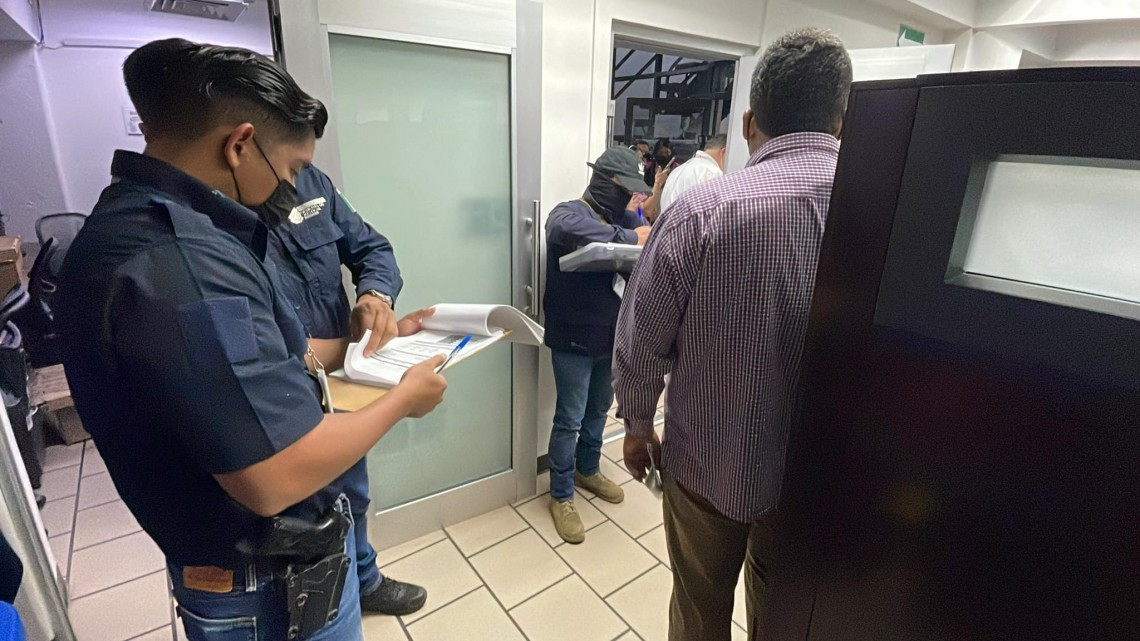 Reporta alcaldesa de Nuevo Laredo cateo de la FGJT a las oficinas de Tesorería