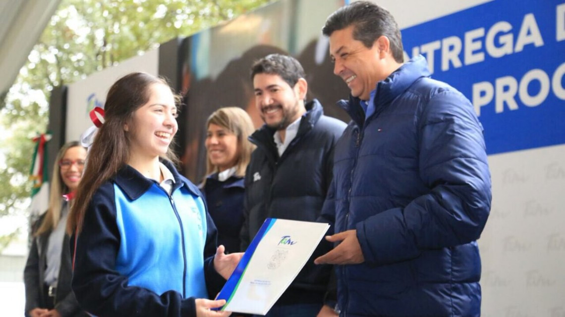 Realizan primer entrega de becas “Propósito”y “Virtud” 