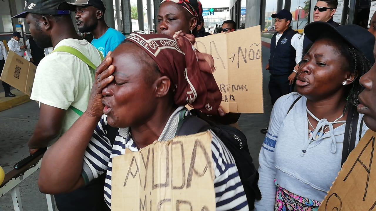 Familias Africanas buscan cruzar la frontera