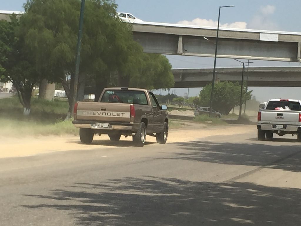 Cierran parcialmente carretera de Altamira, por derrame de combustible