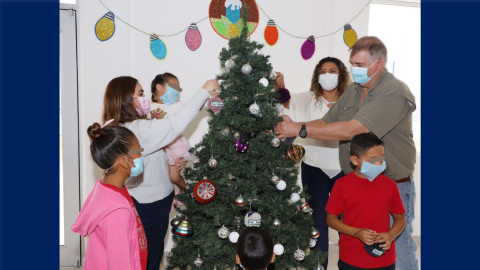 Realiza DIF Reynosa encendido de pino navideño en Casa Hogar del Niño y CAMEF