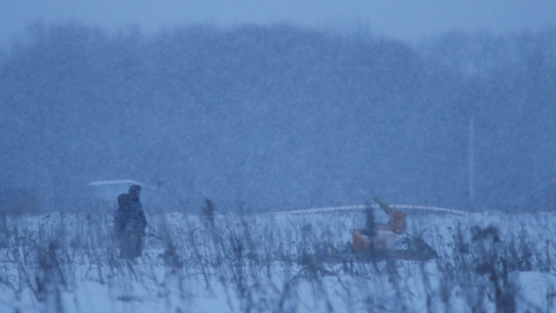 Avión ruso se estrella a las afueras de Moscú