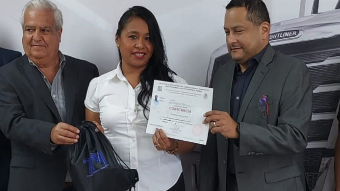 Gradúan operadores para el autotransporte de  carga