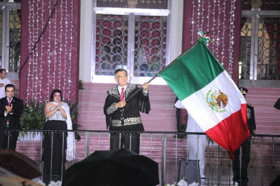 Vivan las mujeres y los hombres de la transformación: Américo