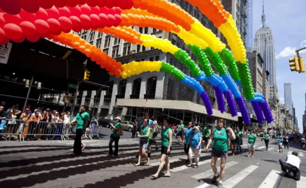 Tras pandemia, regresa a NY desfile del orgullo gay