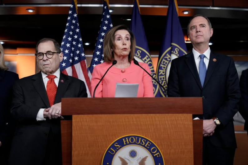 Pelosi anuncia a los siete fiscales que procesarán a Trump en el juicio político 