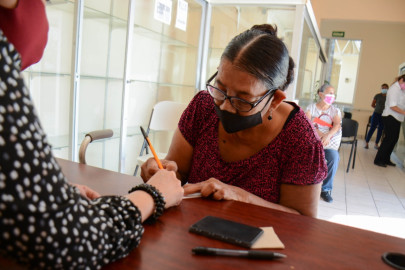 Invita Sistema DIF a adultos mayores a tramitar tarjeta INAPAM