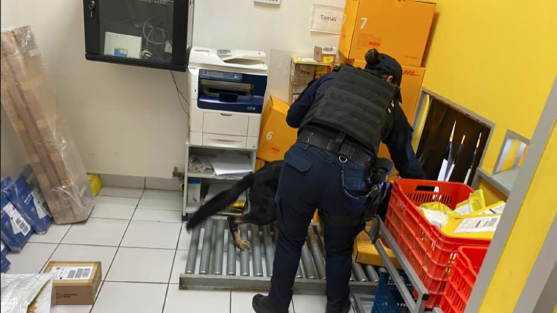 Realizan operativo policiaco en empresas de paquetería 