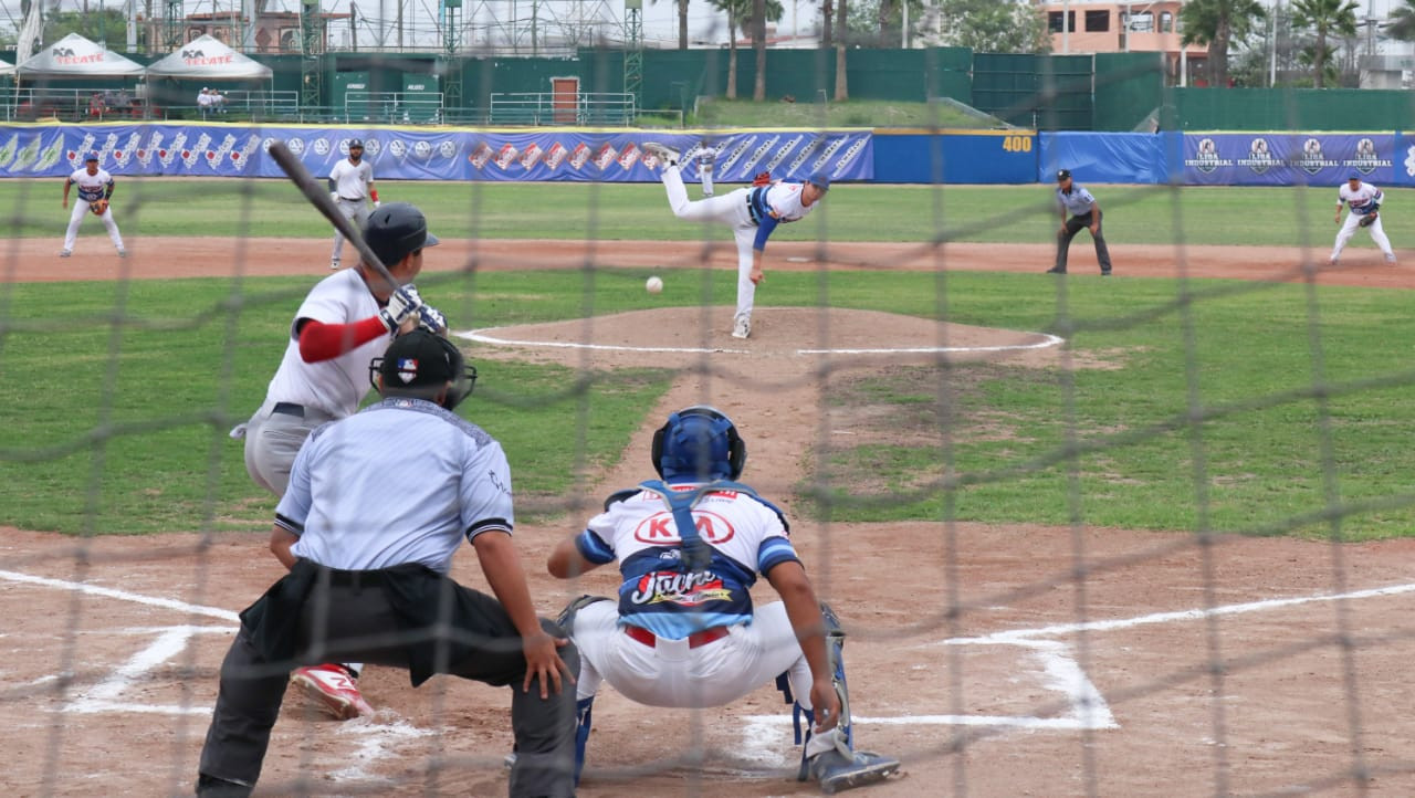 Llenan aficionados encuentro beisbolero en Reynosa 