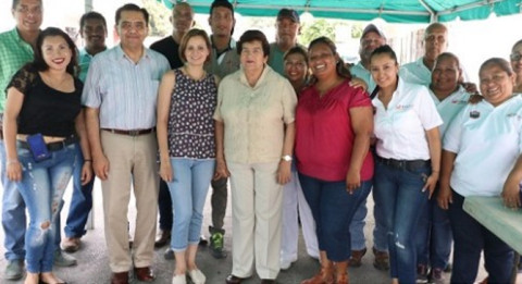 Asiste Alcaldesa a la jornada de venta de abarrotes a bajo costo