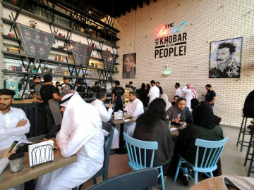 Termina segregación por sexo en restaurantes de Arabia Saudita