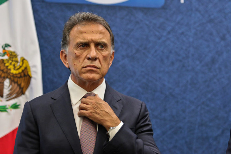 Con iniciativa, Yunes solicita retirar fotomultas 