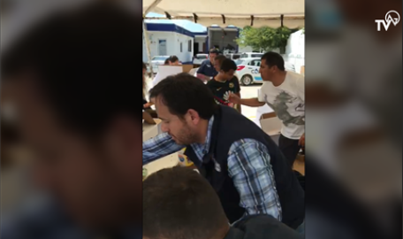 Empleados de Comapa Río Bravo clasifican víveres 