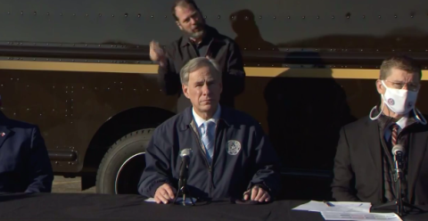 Afirma Greg Abbott que un millón de personas estarán vacunadas contra el Covid-19 en este mes