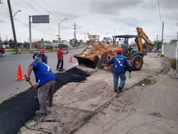 Repara Municipio carpeta asfáltica en varias colonias