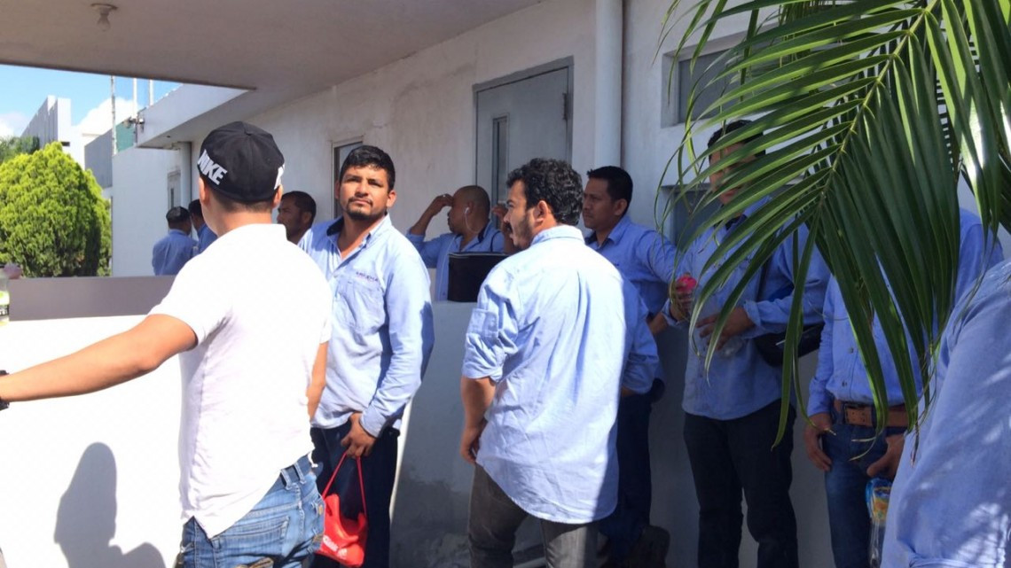 Obreros paran labores en Arkema