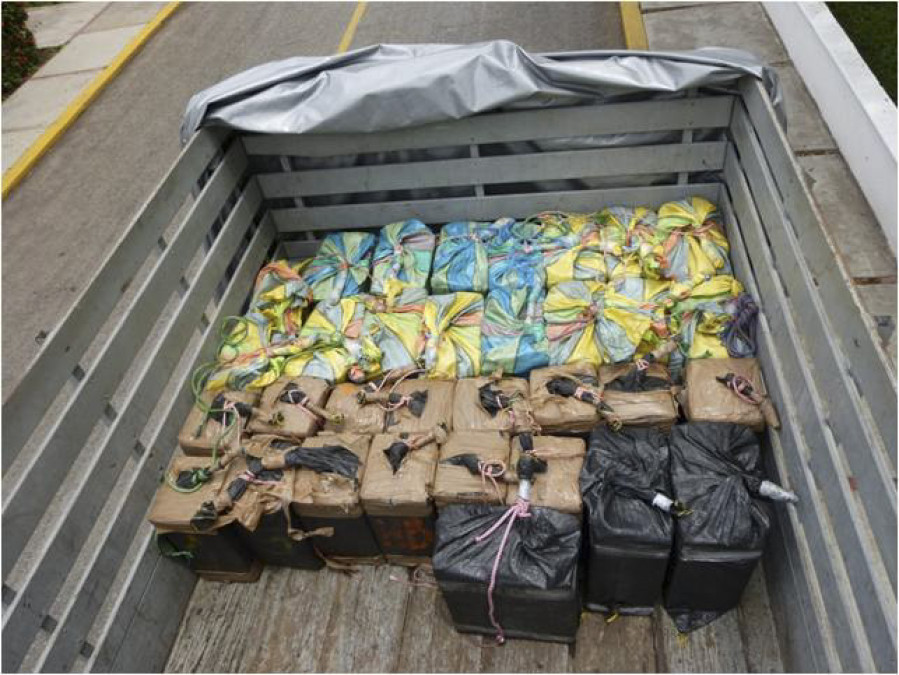 Decomisa Policía Federal más de 48 kilos de cocaína en el AICM