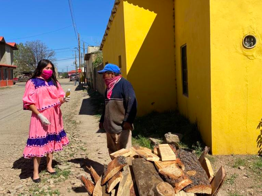 Estudiante Tarahumara fabrica gel antibacterial