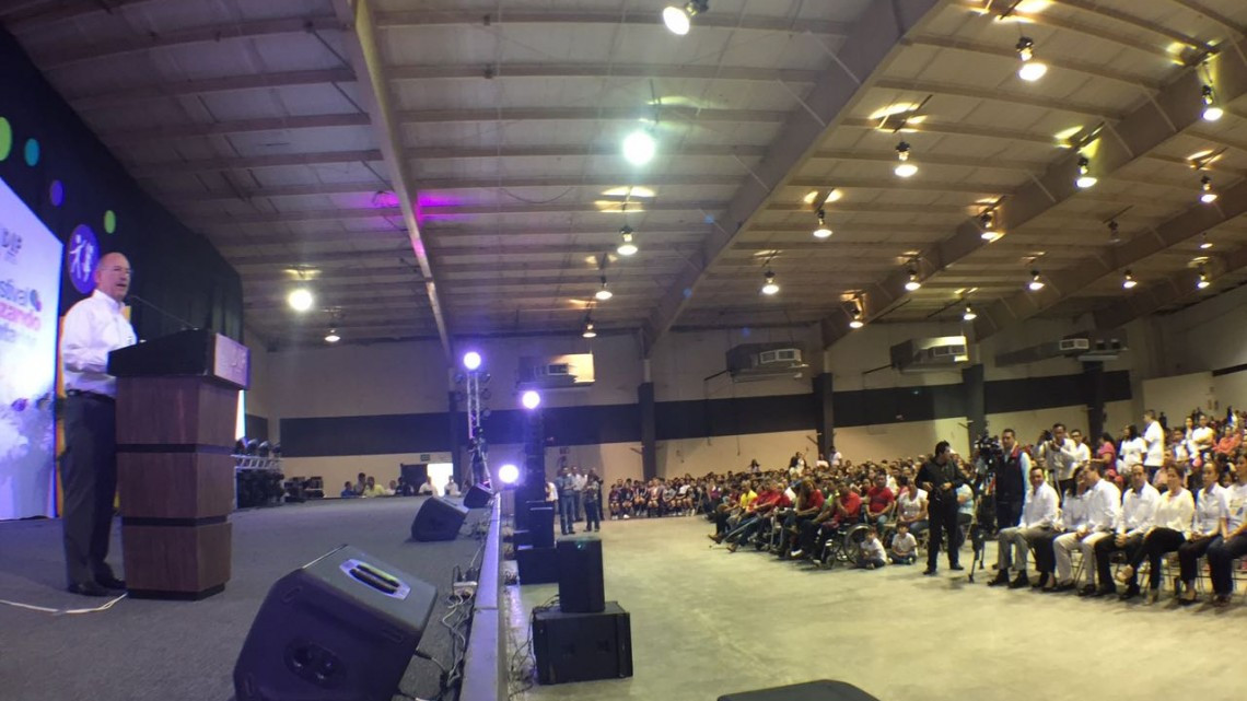 Chuchin refrenda su apoyo con los niños especiales de Matamoros