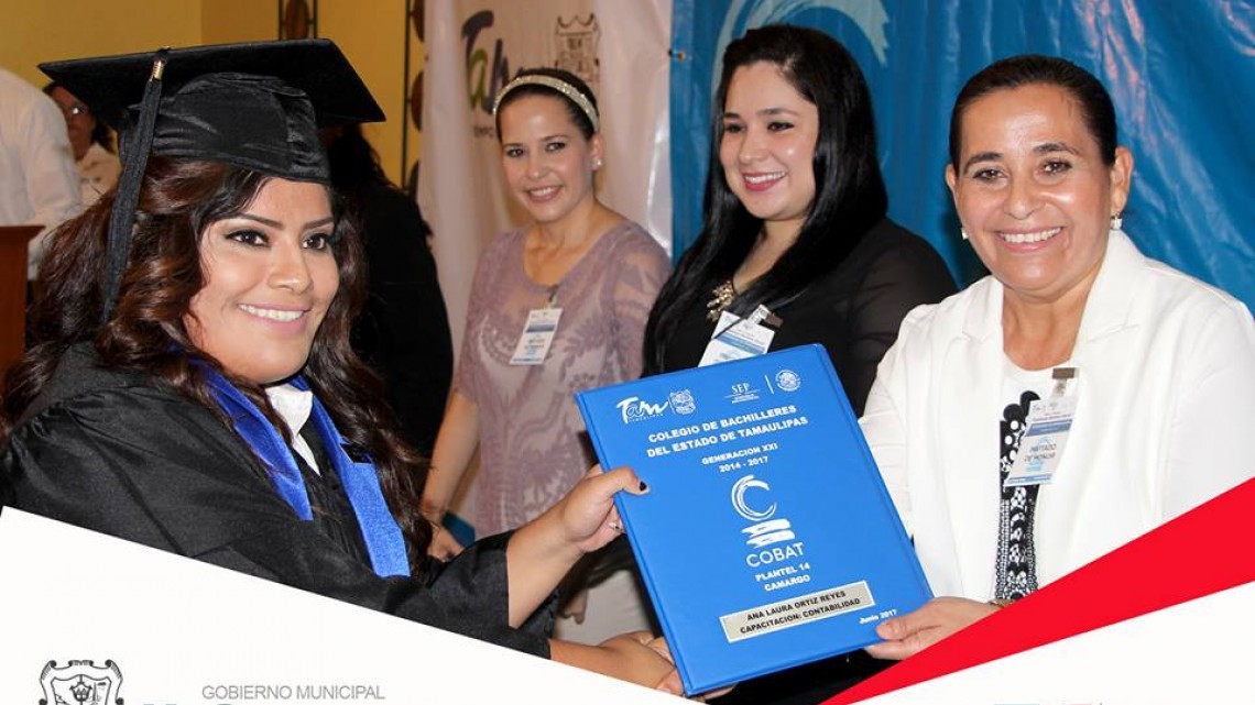 Alumnos del Cobat se gradúan