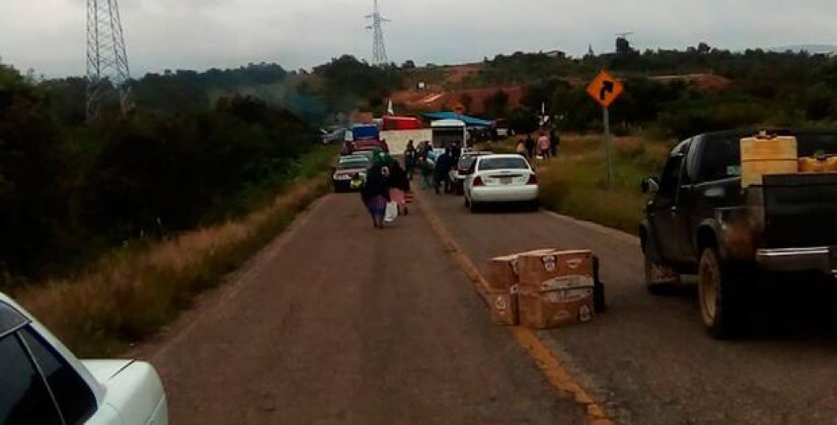 Carreteras de Oaxaca son bloqueadas por manifestaciones