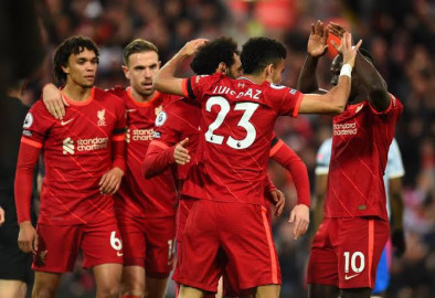 Liverpool ‘vapuleó’ al United en el clásico de Inglaterra