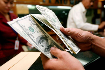 Dólar abre en 17.60 pesos a la venta en casas de cambio