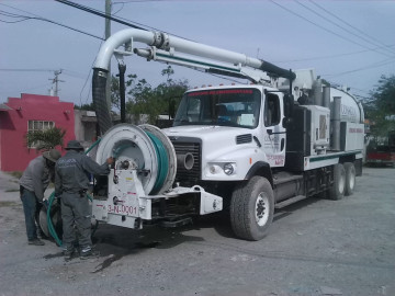 Rehabilita COMAPA de Reynosa caído en La Cañada
