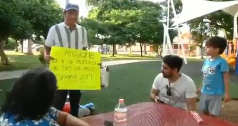 Deportista vende chocolates para asistir a un mundial en España