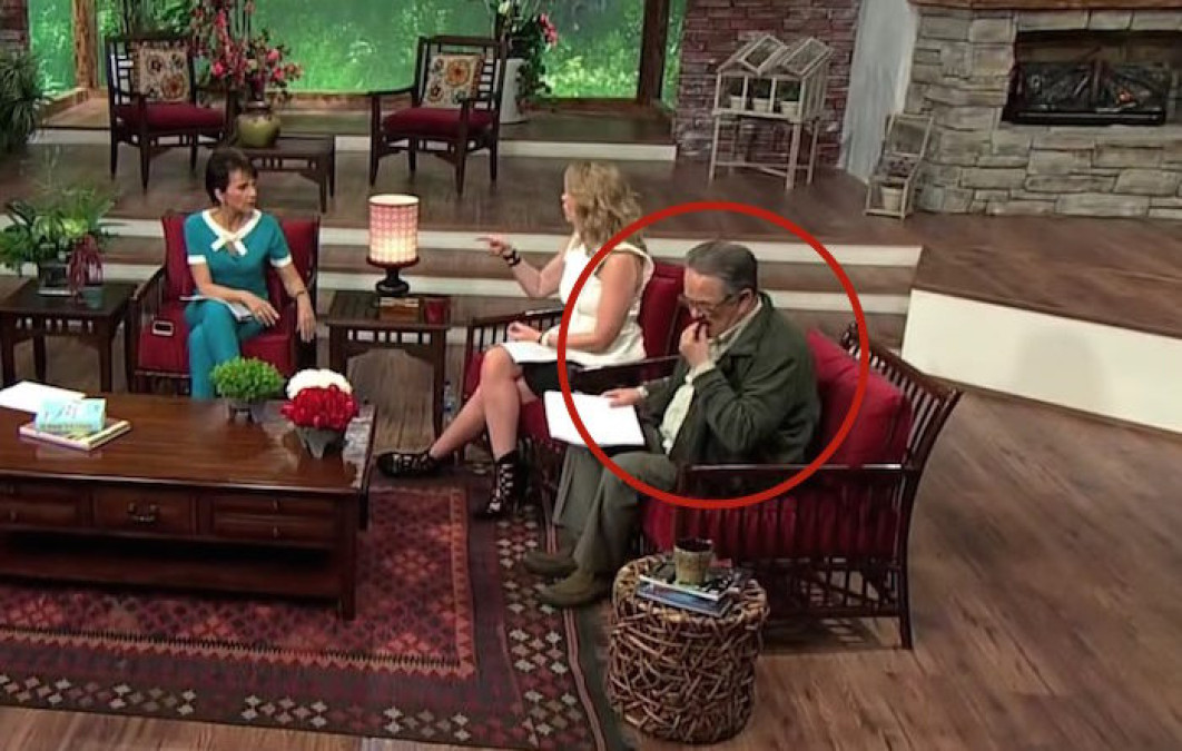 Pedro Sola se come una mosca y se vuelve viral