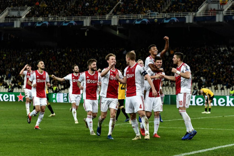 Ajax se clasifica a octavos de Champions League