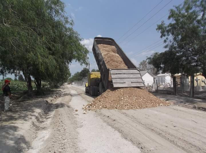 Realizan rehabilitación a calles del ejido "Rancho La Posta"