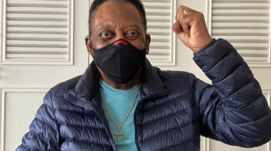 Pelé es hospitalizado para continuar con su tratamiento de cáncer