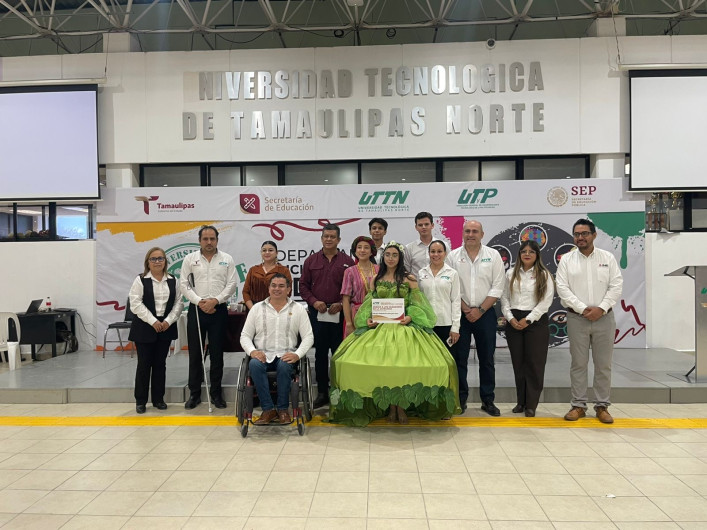 Reconocen universitarios a pueblos indígenas