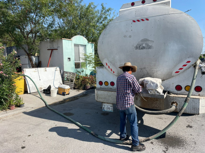 Entrega COMAPA pipas con agua potable en varios sectores