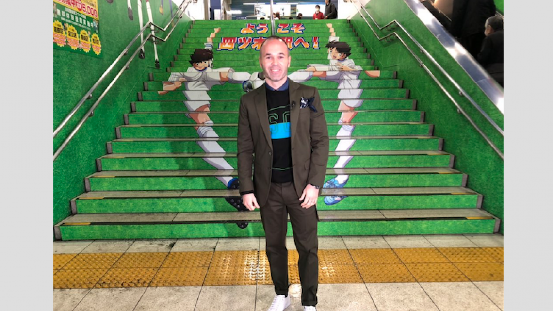 Iniesta inaugura una estación de metro dedicada a Oliver y Benji