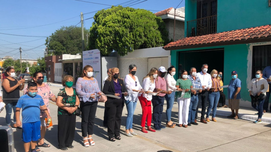 Inauguran pavimentación de 4 calles más